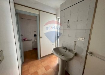 Bagno - Locale Commerciale Via Roma
 
103, San Giovanni la Punta - foto 10