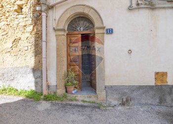 Edificio all\'aperto - Trilocale Via pampallona
 
17, Caltagirone - foto 9