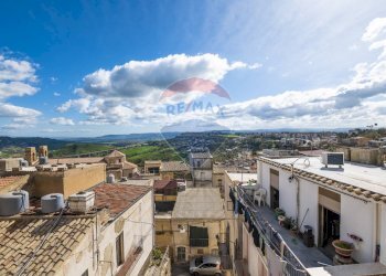 Edificio all\'aperto - Trilocale Via pampallona
 
17, Caltagirone - foto 16