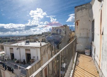Balcone - Trilocale Via pampallona
 
17, Caltagirone - foto 17
