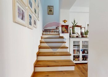 Scale - Villa via delle Gerole
 
2/B, Caponago - foto 16