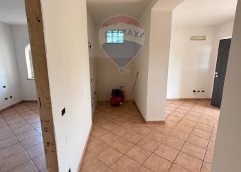 Hall / corridoio - Bilocale Lungomare degli ardeatini
 
73, Ardea - foto 17