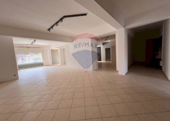 Stanza vuota - Locale Commerciale Viale dell'immacolata
 
26, Merì - foto 9