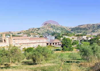 Vista delle montagne - Terreno edificabile Strada Statale 561 Pergusina - Enna
 
snc, Enna - foto 3