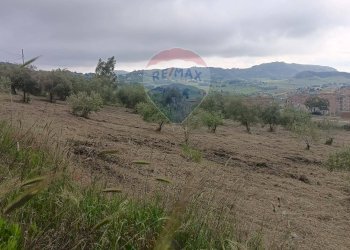 Vista delle montagne - Terreno edificabile Strada Statale 561 Pergusina - Enna
 
snc, Enna - foto 4