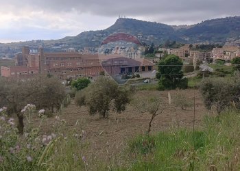 Vista delle montagne - Terreno edificabile Strada Statale 561 Pergusina - Enna
 
snc, Enna - foto 6