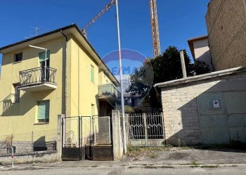 Edificio all\'aperto - Casa indipendente Via dell'Aquila
 
snc, L'Aquila - foto 1