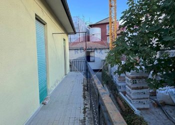 Balcone - Casa indipendente Via dell'Aquila
 
snc, L'Aquila - foto 14