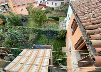 Edificio all\'aperto - Casa semi indipendente Vicolo Castrica
 
26, Fabriano - foto 5