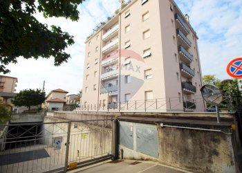 Edificio all\'aperto - Box via don lombardi
 
31, Ponte San Pietro - foto 1