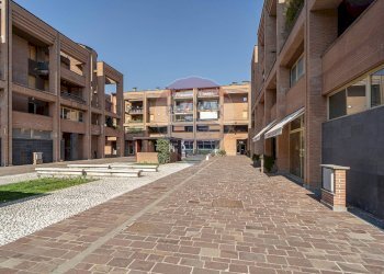 Edificio all\'aperto - Locale Commerciale Piazza Europa
 
3, Collecchio - foto 11