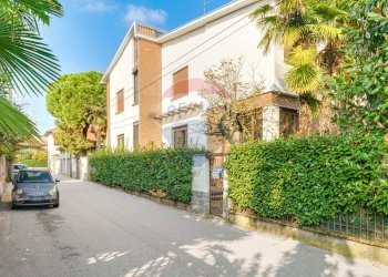 Casa all\'aperto - Villa via carso
 
3, Castano Primo - foto 1