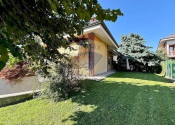 Giardino - Villa strada statale
 
3/q, Borgone Susa - foto 92