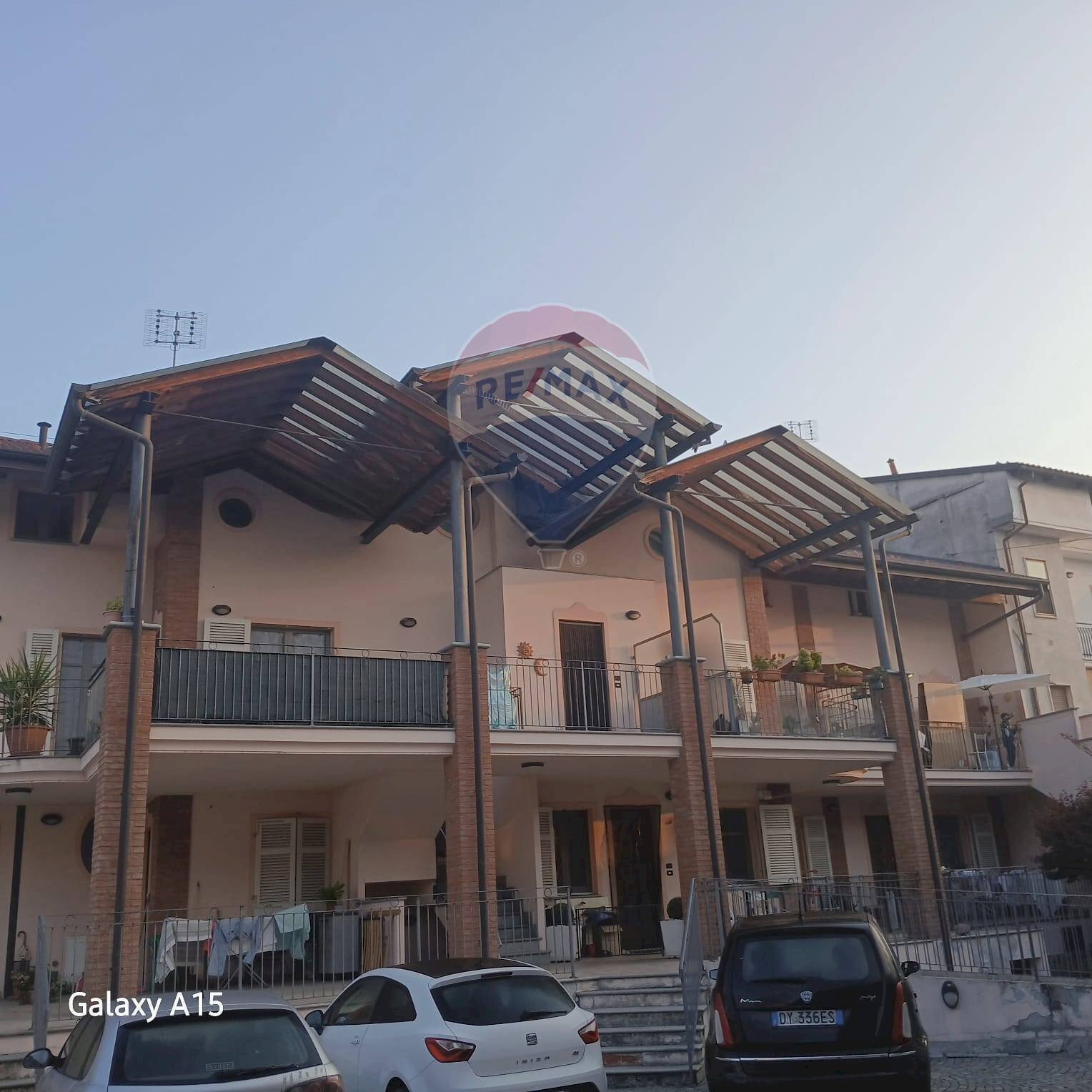 Edificio all\'aperto - Villa a Schiera via Battisti
 
31, Montanaro - foto 2