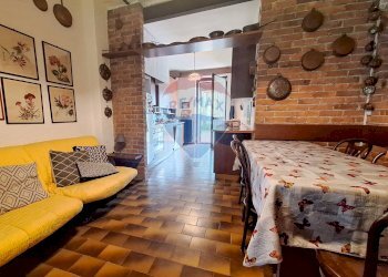 Sala da pranzo - Bilocale Via Alle Valli
 
7, Locate Varesino - foto 14