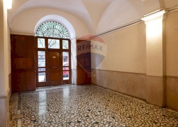 Ricezione / Lobby - Trilocale Via De Rossi
 
149, Bari - foto 5