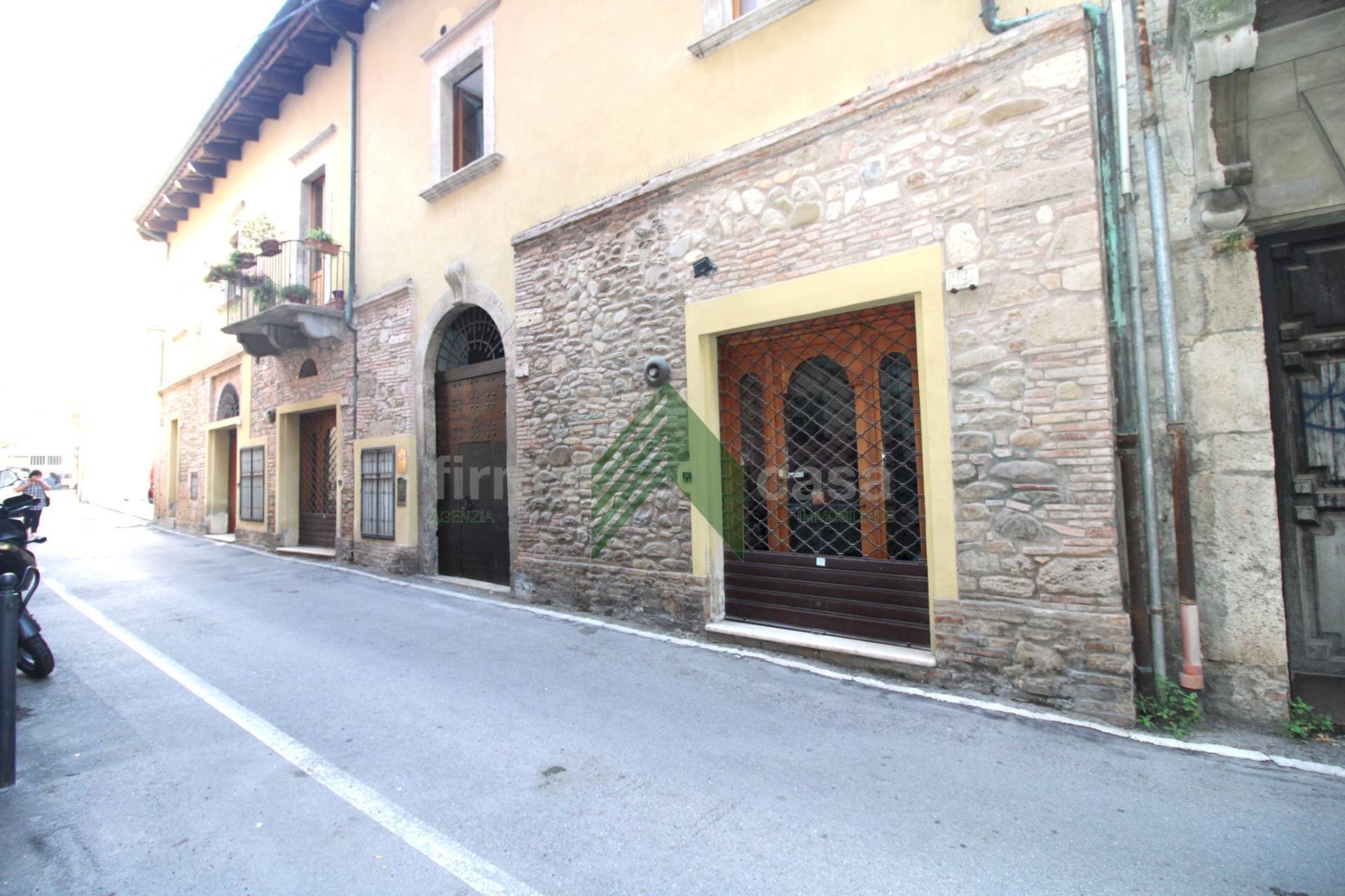 Foto 2 - Locale Commerciale via Stazio
 
17, Teramo - foto 2