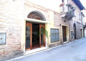 Foto 1 - Locale Commerciale via Stazio
 
17, Teramo - foto 1