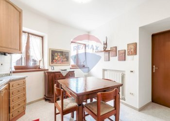 Sala da pranzo - Trilocale via San Martino
 
8, Padenghe sul Garda - foto 9