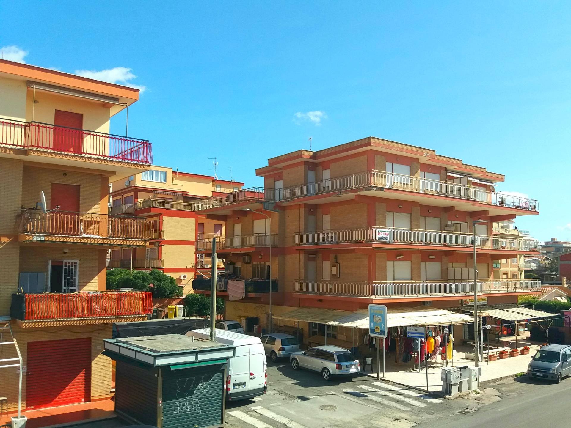 Edificio all\'aperto - Bilocale LUNGOMARE DELLE SIRENE
 
385, Pomezia - foto 1