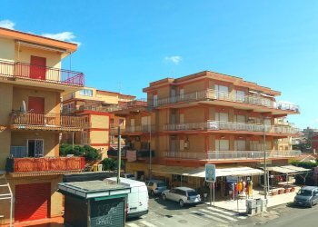 Edificio all\'aperto - Bilocale LUNGOMARE DELLE SIRENE
 
385, Pomezia - foto 1