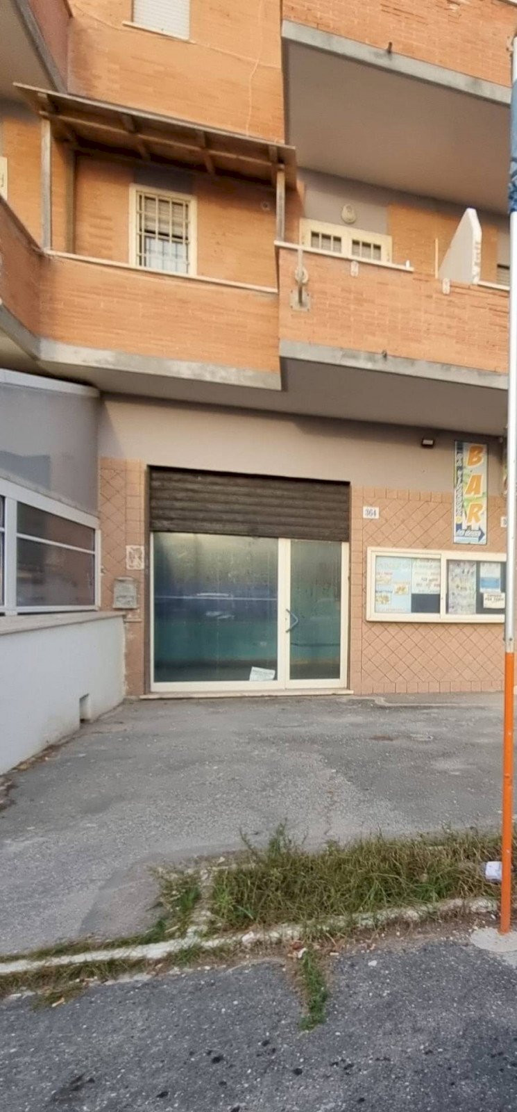 Edificio all\'aperto - Locale Commerciale Lungomare degli Ardeatini, Ardea - foto 2