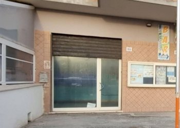 Edificio all\'aperto - Locale Commerciale Lungomare degli Ardeatini, Ardea - foto 2