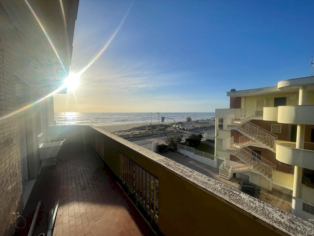 Balcone - Three-room apartment Lungomare delle Meduse, Pomezia - photo 1