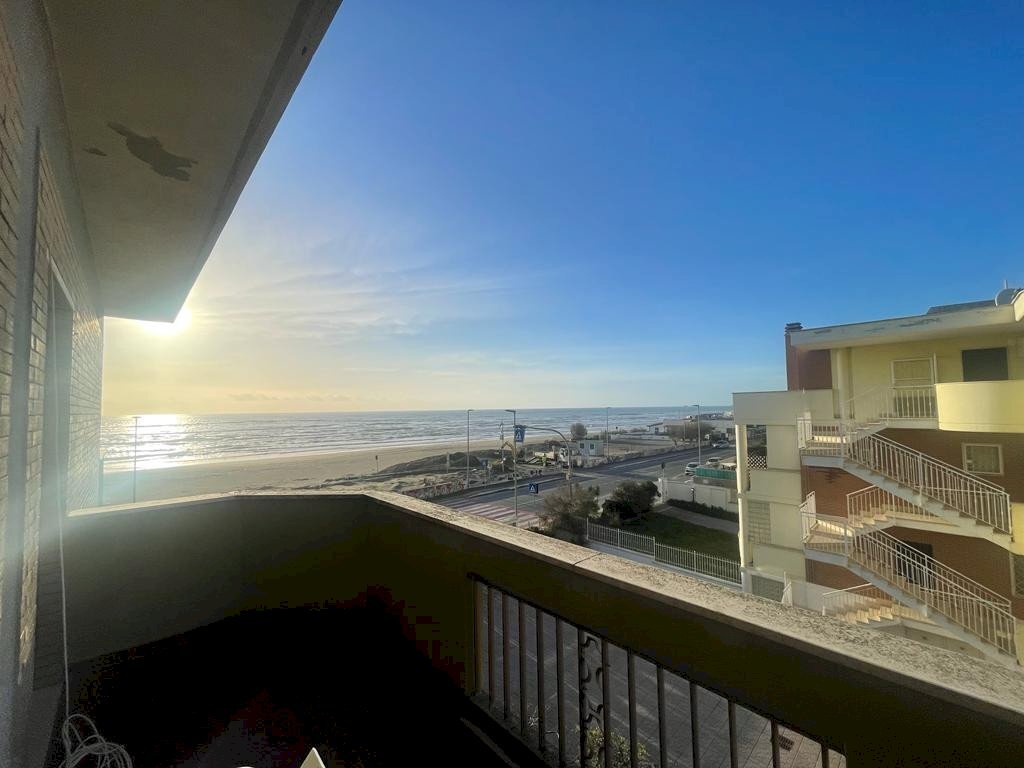 Balcone - Three-room apartment Lungomare delle Meduse, Pomezia - photo 2