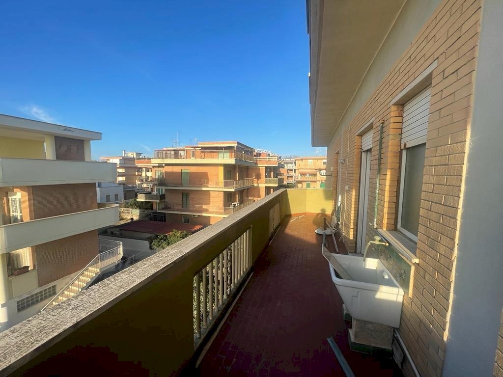 Balcone - Three-room apartment Lungomare delle Meduse, Pomezia - photo 3