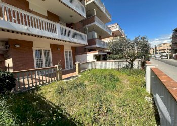 Edificio all\'aperto - Trilocale via bologna, Ardea - foto 1