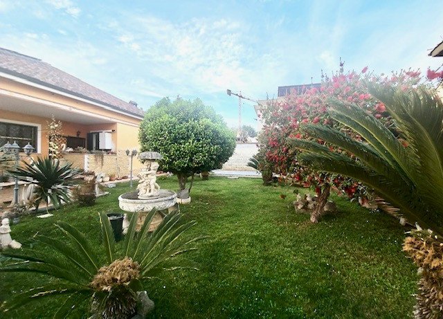 Giardino - Casa indipendente Mar Nero, Pomezia - foto 3