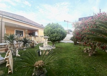 Giardino - Casa indipendente Mar Nero, Pomezia - foto 9