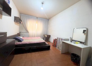 Camera / camera da letto - Trilocale Via Dante Alighieri, Pomezia - foto 8