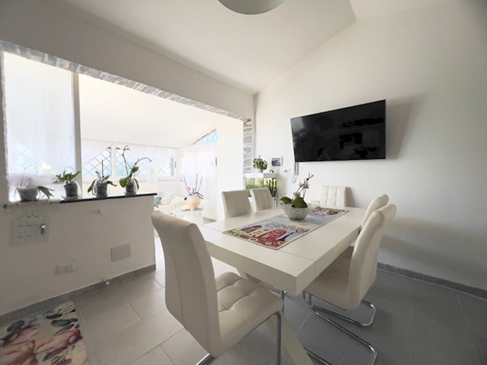 Sala da pranzo - Villa a Schiera Via Teseo, Ardea - foto 2