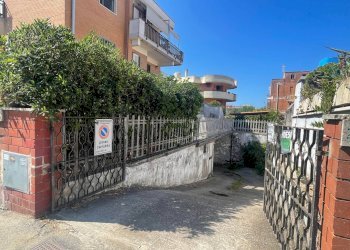 Edificio all\'aperto - Box rumenia, Pomezia - photo 2