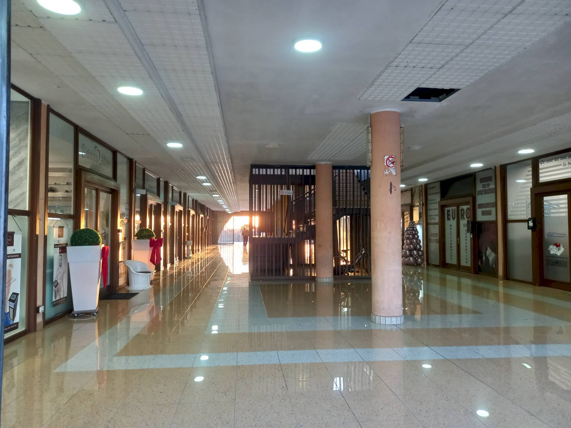 Ricezione / Lobby - Commercial Premises via Frosinone, Ardea - photo 1