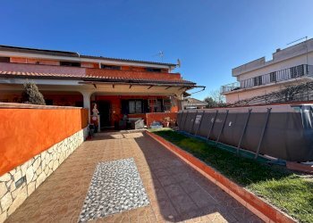 Terrazza - Semi-detached house Via Foglia, Ardea - photo 1