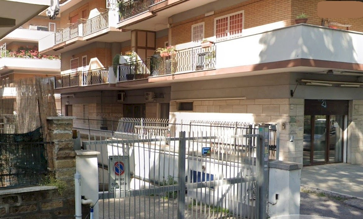 Edificio all\'aperto - Box Via La Spezia, Pomezia - photo 1