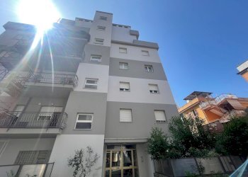 Edificio all\'aperto - Bilocale Via Cincinnato, Pomezia - foto 1