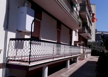 Edificio all\'aperto - Bilocale Via Recanati, Pomezia - foto 3