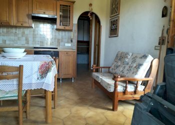 salone con angolo cottura - Villa via Arezzo, Ardea - foto 11