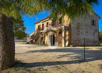 EADFD740-23F1-4E46-B9C8-9E17BE5F171E.jpeg - Casale Montecarotto - foto 1