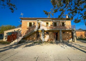 DCCA763C-9C01-4F55-B1E9-5D49DE99E76E.jpeg - Casale Montecarotto - foto 4