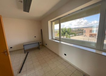 WhatsApp Image 2025-10-19 at 19.19.09 (3).jpeg - Capannone Scordia - foto 19