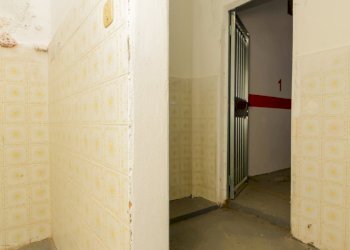 1.3 INGRESSO.jpg - Magazzino VIA CHIARAVAGNA  18R, Genova - foto 6