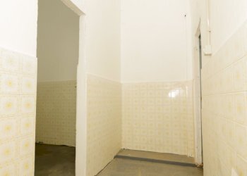 2.2 LOCALE 1.jpg - Magazzino VIA CHIARAVAGNA  18R, Genova - foto 9