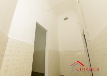 2.4 LOCALE 1.jpg - Magazzino VIA CHIARAVAGNA  18R, Genova - foto 11