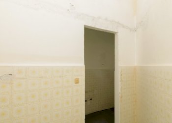 3.2 LOCALE 2.jpg - Magazzino VIA CHIARAVAGNA  18R, Genova - foto 15