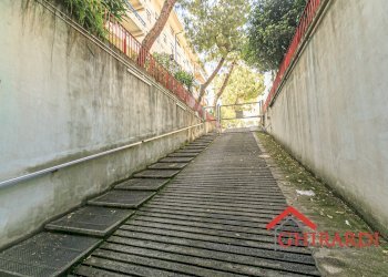 4.2 ESTERNO.jpg.jpg - Magazzino VIA CHIARAVAGNA  18R, Genova - foto 17